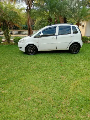 Fiat Idea Attractive 1.4 Fire Flex 8V 5P 2013
