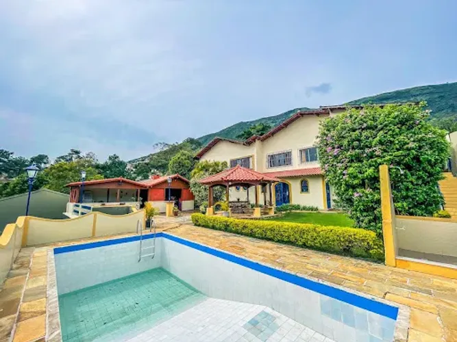 Casa com 7 dormitórios à venda, 826 m² por R$ 1.800.000,00 - Araras - Teresópolis/RJ