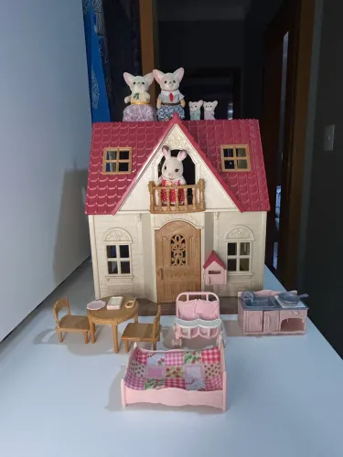 Sylvanians families, familia raposa, casa, coelha e móveis.