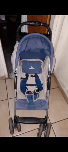 Carrinho de bebê menina