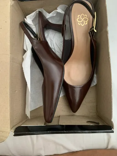 Sapato de bico fino feminino
