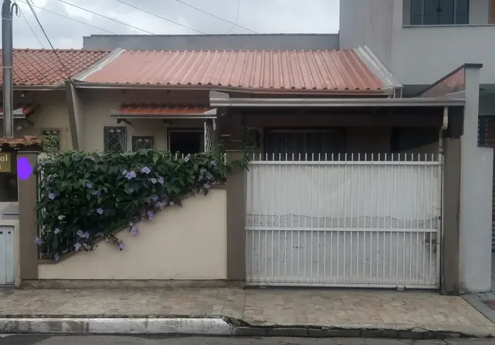 Sobrado para venda possui 85 metros quadrados com 2 quartos em Cidade Nova - Itajaí - SC