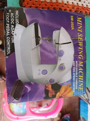 Mini máquina de costura