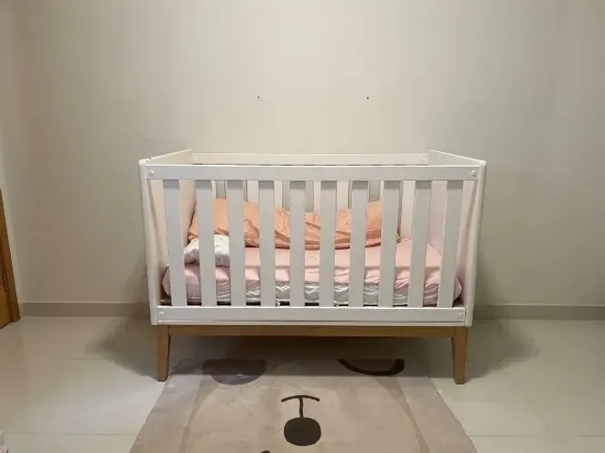 Berço Infantil 3 em 1 (Vira Cama) - Branco/Amadeirado