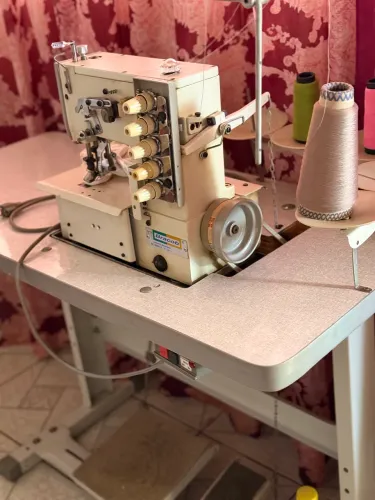 Máquina de costura industrial