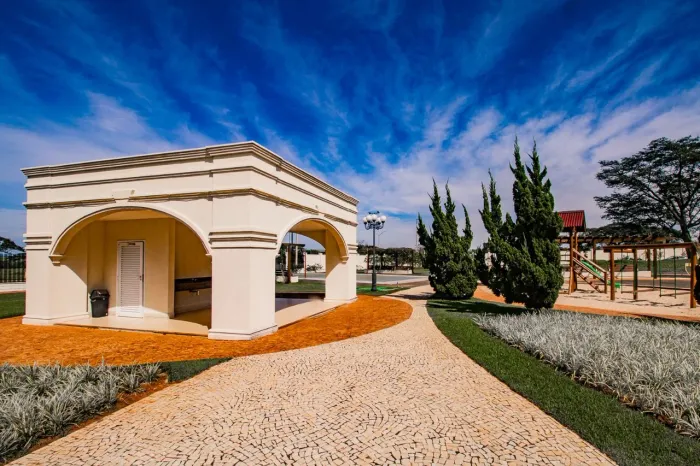 Terreno à venda no Condomínio Jardim Versailles em Uberlândia