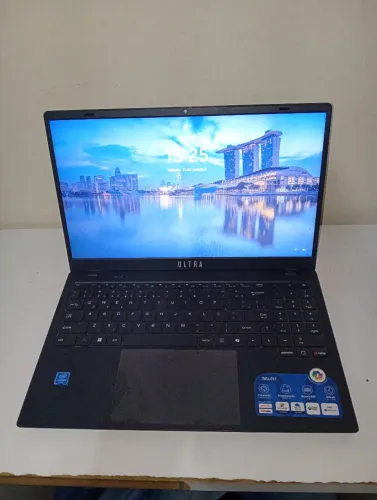 Notebook Multi ultra em excelente estado, menos de um ano de ano de uso