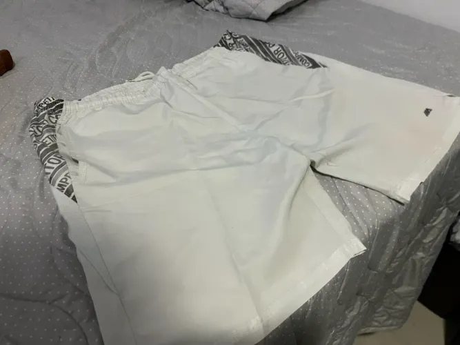 Short Esportivo Tactel Branco com Lateral Estampada Competitor