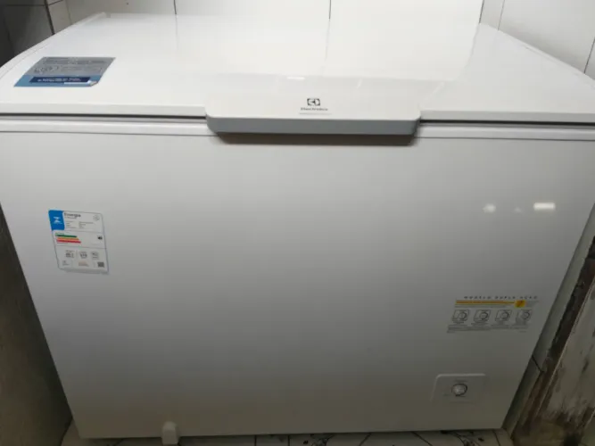 Vendo freezer 3 meses de uso com garantia