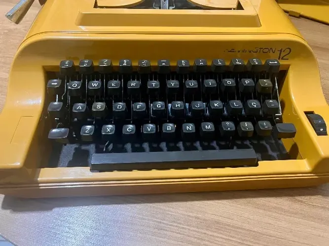 Máquina de escrever datilografar