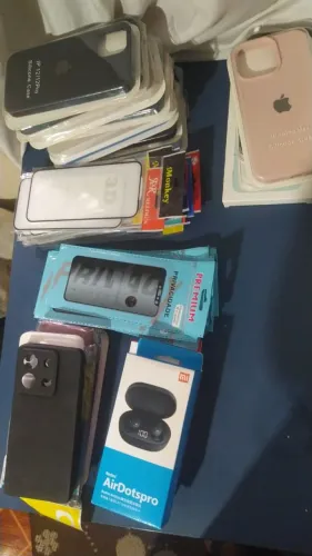Capinhas, películas e dois fone ( iphone, iOS e android) fone Redmi e capinha de indução