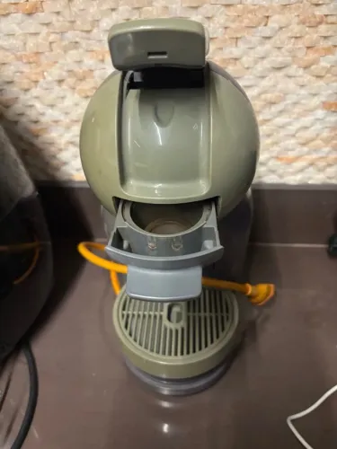 Máquina de Café Dolce Gusto Original Funcionando