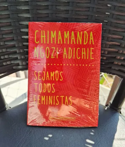 Livro Sejamos Todos Feministas, de Chimamda Ngozi Adichie (novo e lacrado)