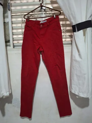 Vendo Calça Jeans Feminina Nova Vermelha