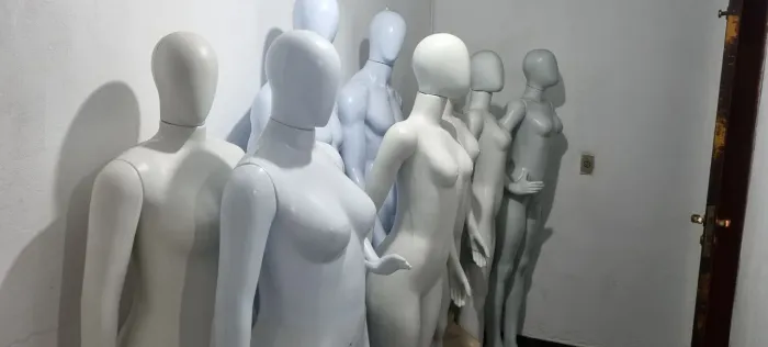 Manequim semi novo a venda