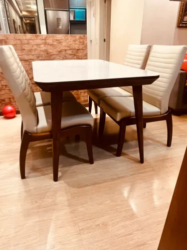 MESA DE JANTAR 1,40 x 0,90 + 4 CADEIRAS - EXCELENTE ESTADO
