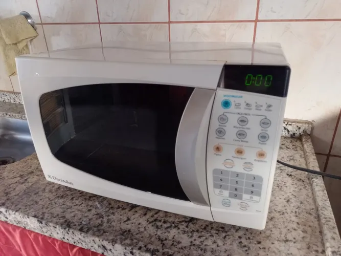 Microondas Eletrolux 20 litros top ( pix-visa)