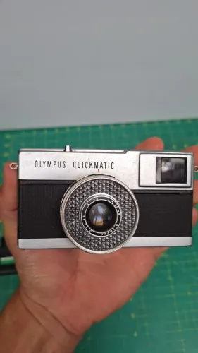 Câmera Vintage Olympus Quickmatic - Clássica e Colecionável