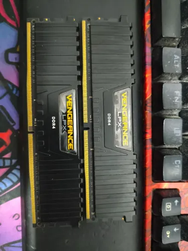 Memórias ram ddr4 32gb (2x16)