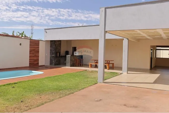 Casa À Venda, Com Dois Quartos, No Bairro Junqueira Em Ituiutaba-MG.