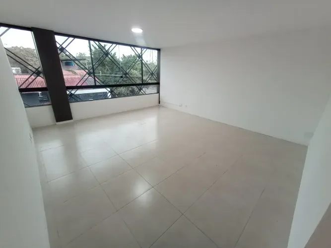 ALUGUEL DE SALA COMERCIAL Local: Parque 10, Firenze Mall. Tipo: 2º piso Área: 40m²