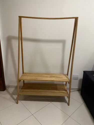 Arara de madeira 