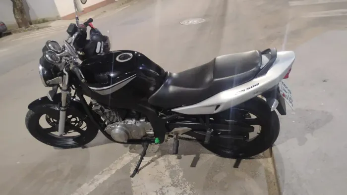 Suzuki GS 500 em perfeito estado