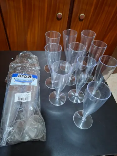 Taça acrilico champagne 140ml, descartável , pacote com 10 unidades.