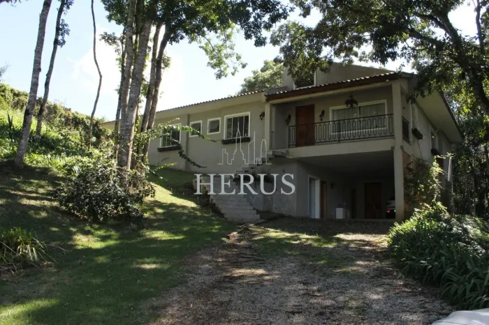 Casa com 305 m², terreno de 1.265 m² e área de lazer compartilhada - Rondinha, Campo Largo