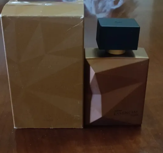 Perfume Natura Natura Essencial Mirra , 100 % Original 