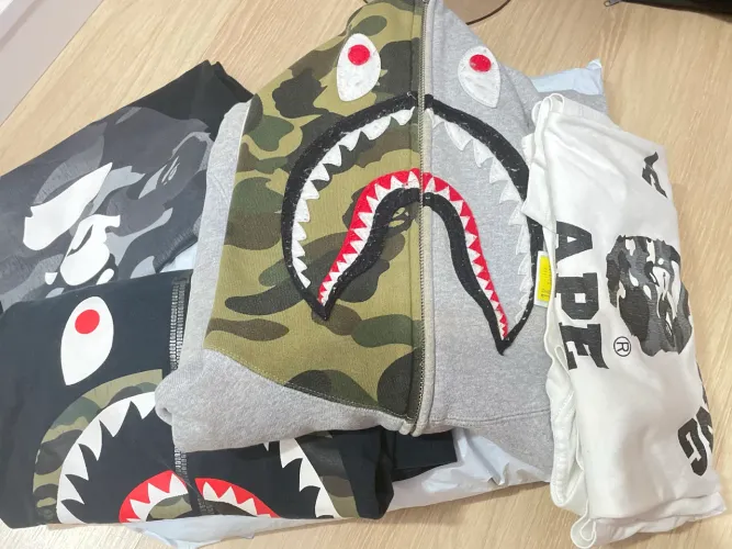 Bape Moletom + 3 camisetas usadas