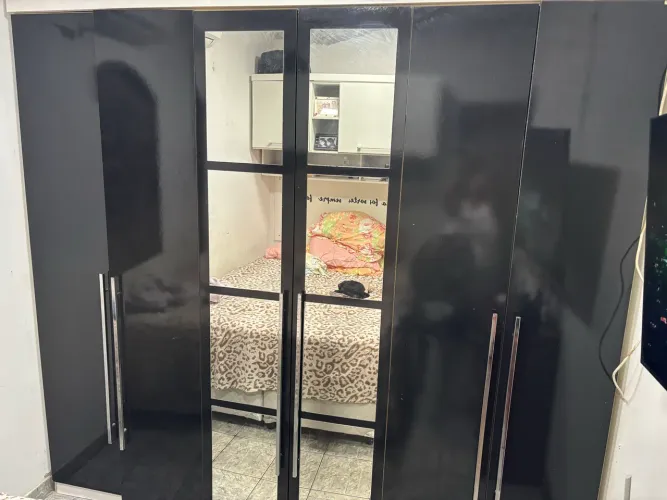 Vendo guarda roupa 6 portas com espelho