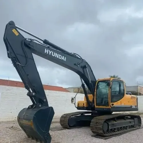ESCAVADEIRA HYUNDAI R220LC-9 ANO 2019  