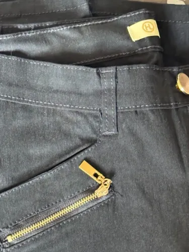 Calça comprida feminina em viscose e elastano