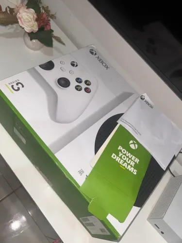 Xbox séries S 500gb na caixa