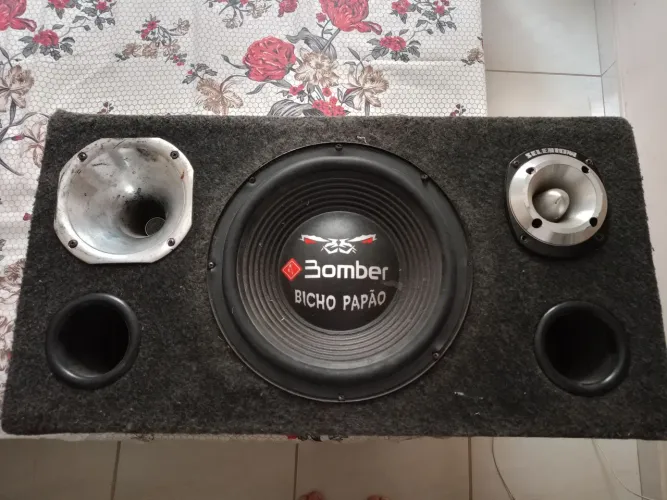 Caixa de som automotivo 