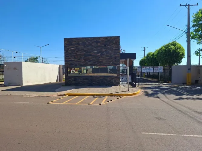 Térrea - Condomínio Silvestre - Apto + 2 quartos - Campo Grande - MS
