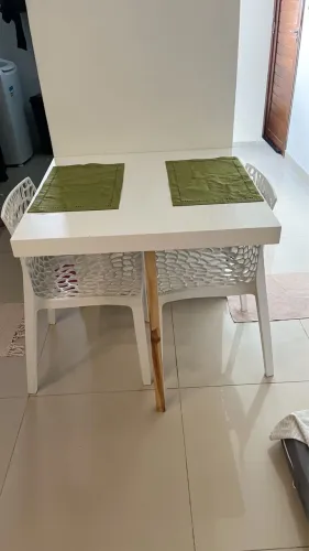Mesa com 2 cadeiras