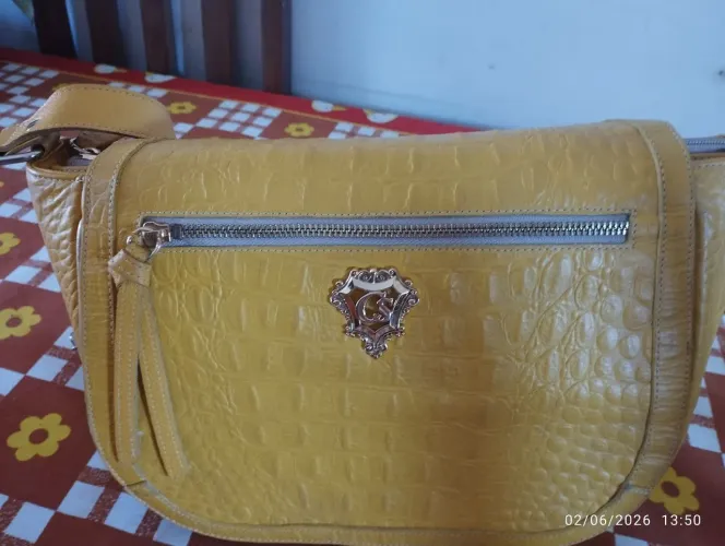 Bolsa Carmem Steffens 100% couro tamanho média pra grande 