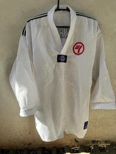 Dobok taekwondo. Pouco uso
