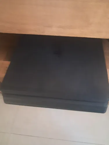 Ps4 Slim 1TB 2 Controle + Jogos fisicos e digitais com carregador de controle