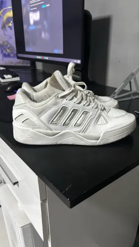 Tênis adidas mid city low