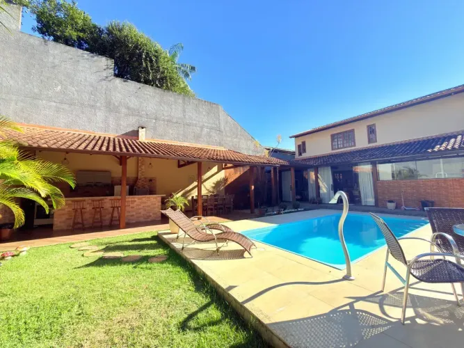Casa à venda - com 4 quartos, Piscina - Bom Jardim no Bem-Te-Vi Amarelo
