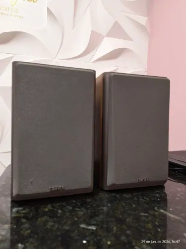 Monitor de Áudio R1000T4 Bivolt 24W RMS EDIFIER