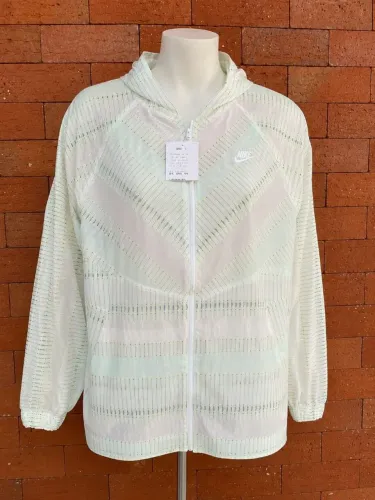 Blusa Nike de R$ 899,00 por R$189