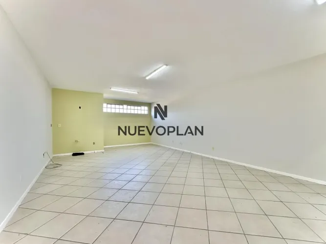 Sala Comercial para Venda em Curitiba, Santa Cândida, 1 banheiro, 3 vagas