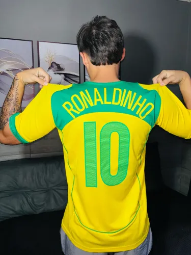 Camisa Brasil Retrô 2004 Ronaldinho 10