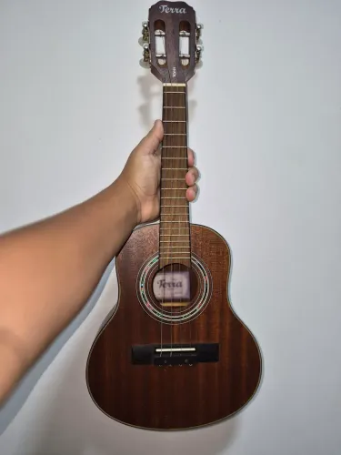 Vende-se Cavaquinho