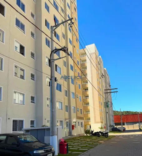 Apartamento à venda com 02 quartos, elevador e garagem numerada no Bairro Industrial.