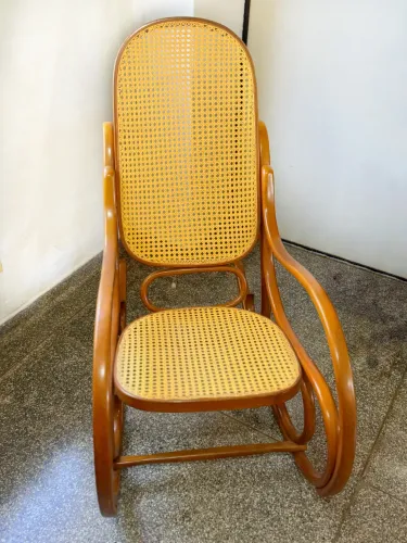 Cadeira de balanço antiga austríaca estilo Thonet